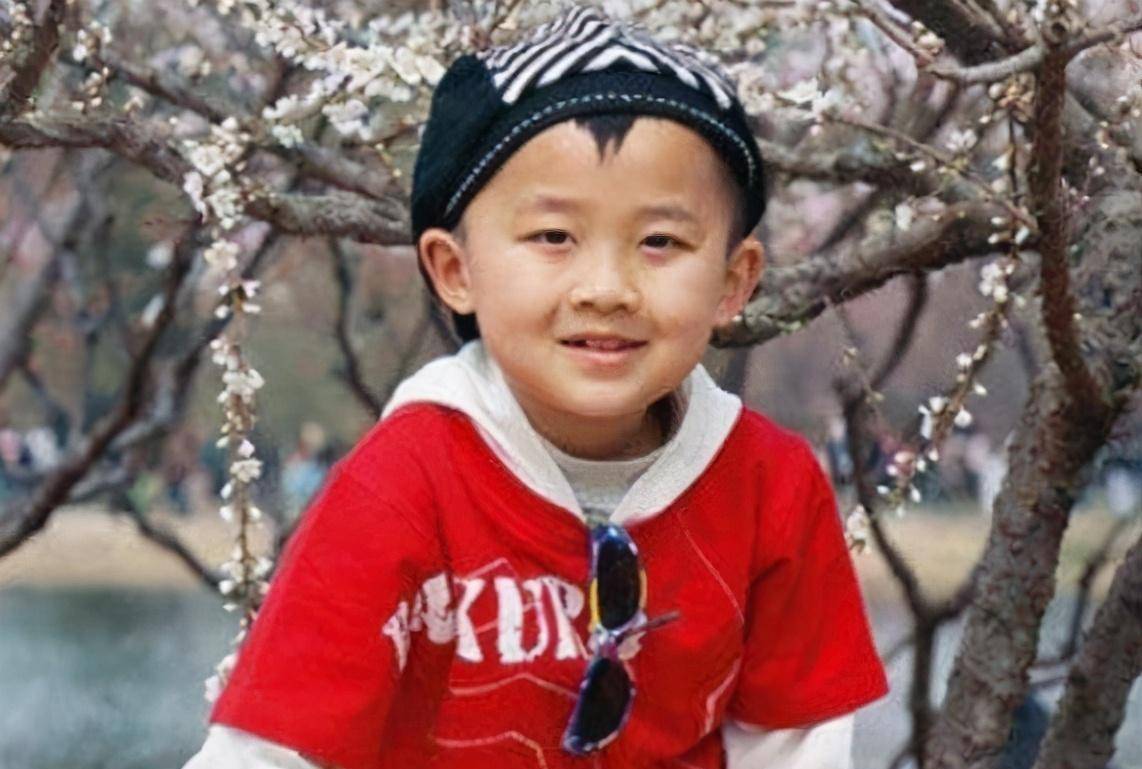 为了长高只能打激素药,23岁看着仍像10岁_贾云哲_孩子_马伊琍