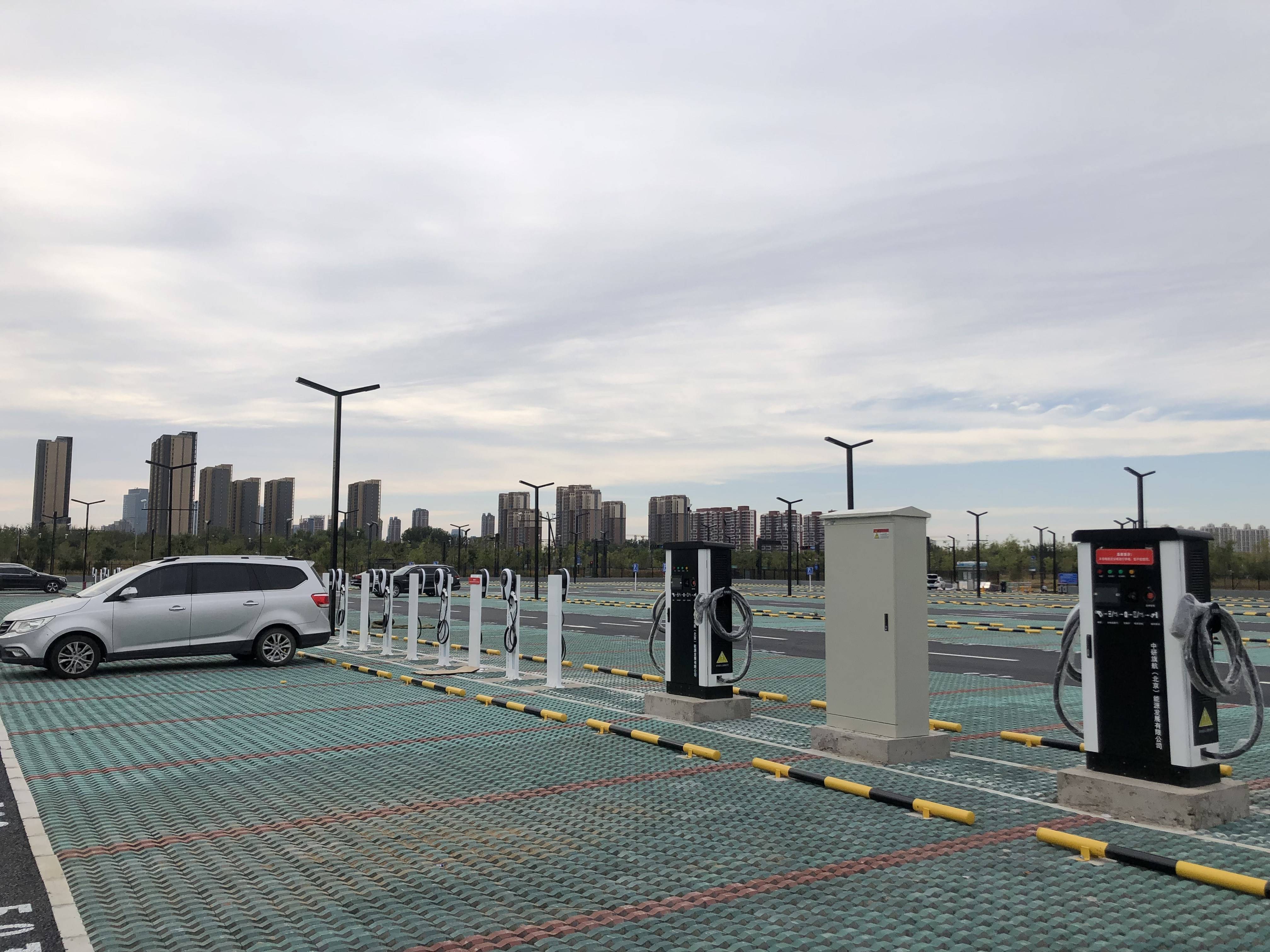 京能充电桩|新疆交流慢充一体式新能源汽车充电桩案例实拍_搜狐汽车