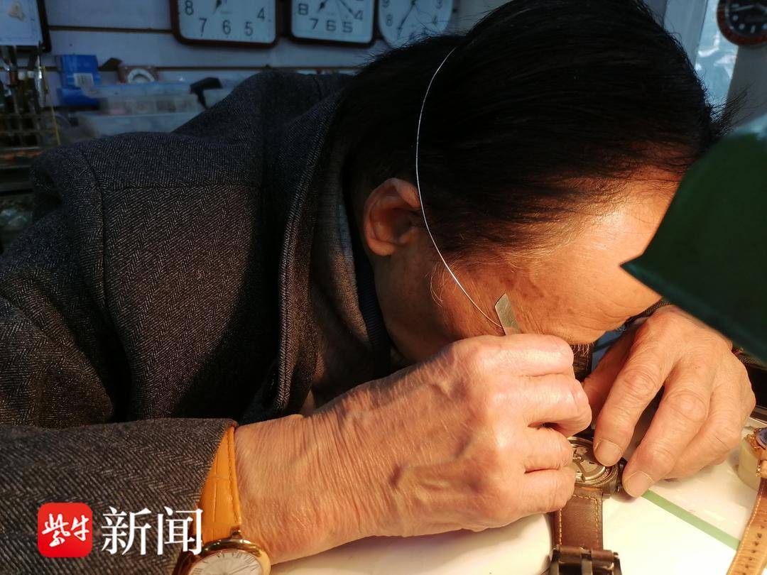 87岁了,他还在修表,再大牌的名表在他手里就是200多个零件而已_保养_手表_品牌