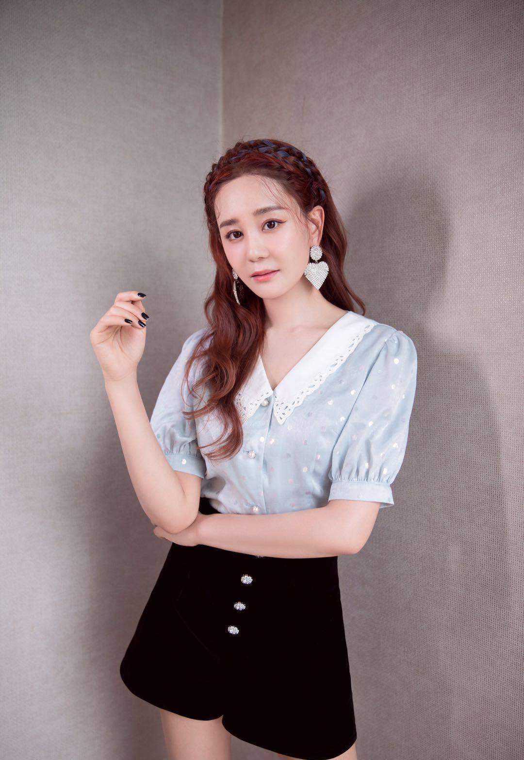 解析完海陆穿搭,才知道,简约色调才可以如此高级_上衣_设计_白色