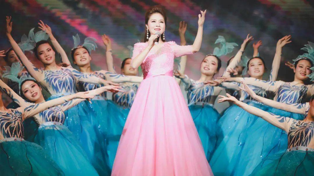 亲爱的渭南人雷艳萍中国红歌会陕西10强渭南春晚独唱演员启蒙老师一个