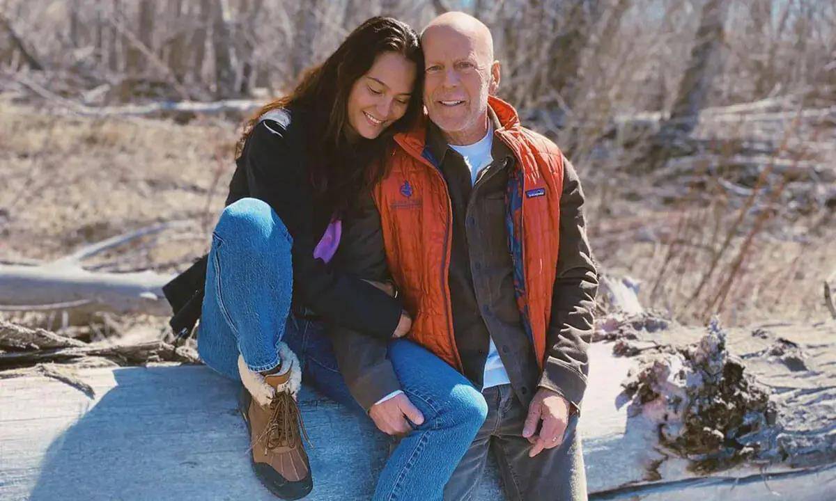 失语症后布鲁斯·威利斯分享和妻子恩爱照片引粉丝狂赞_艾玛_家人