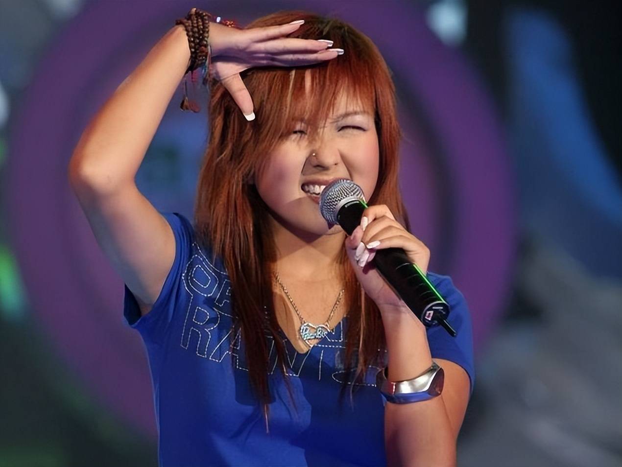 人气歌手何洁,终于为自己的"满口谎言"付出了代价_李宇春_超女_父母