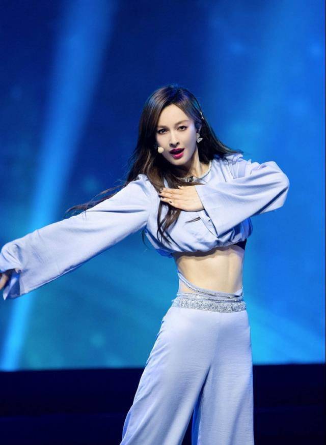汪峰女儿小苹果跳热舞!