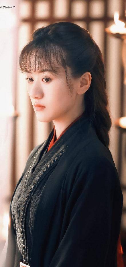 冷艳女神袁冰妍凭《琉璃》大火,新剧《雷霆令》演绎热血女警官_山山