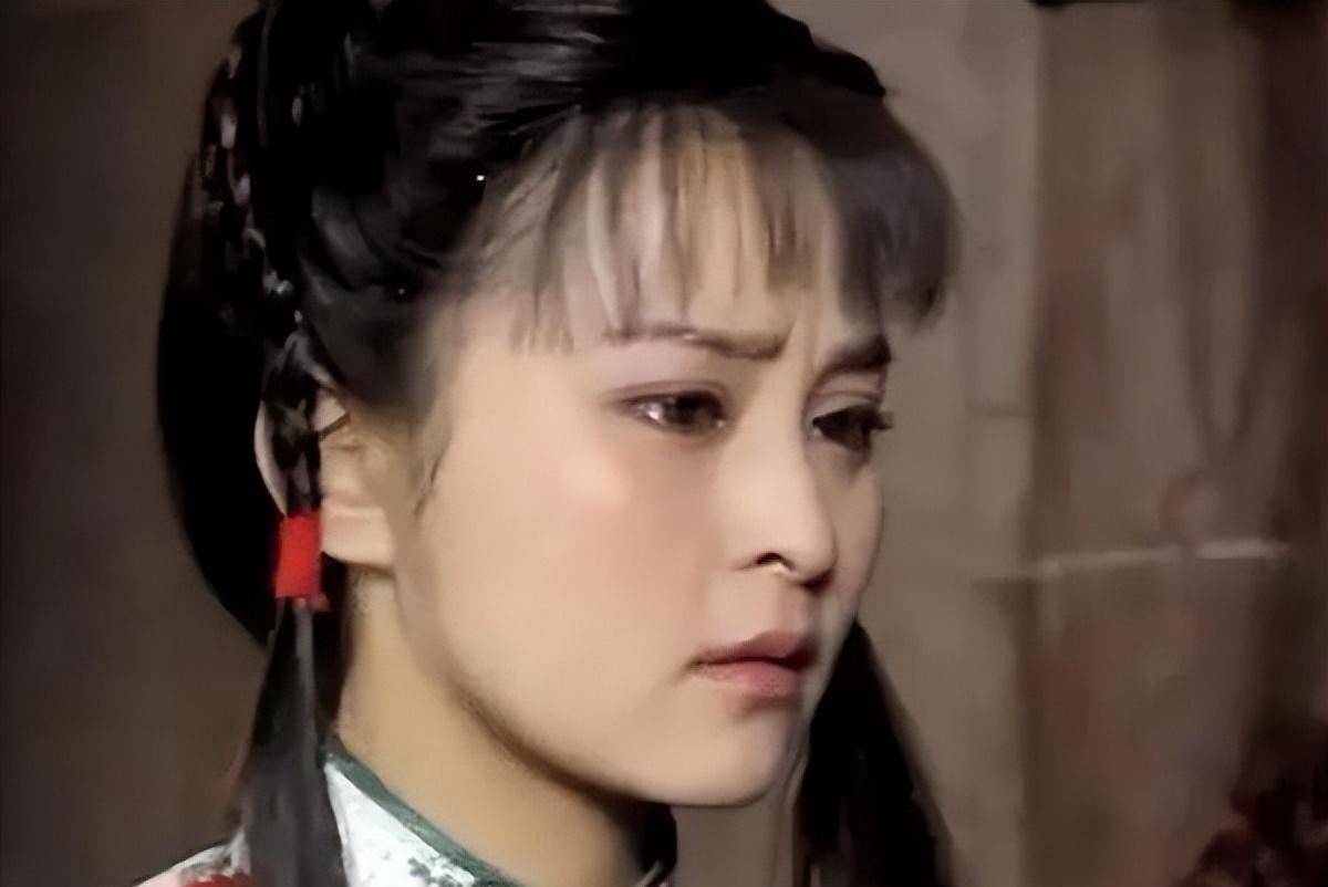 青青河边草:五大养眼女角色中,反复看来看去还是华又琳更美_何世纬