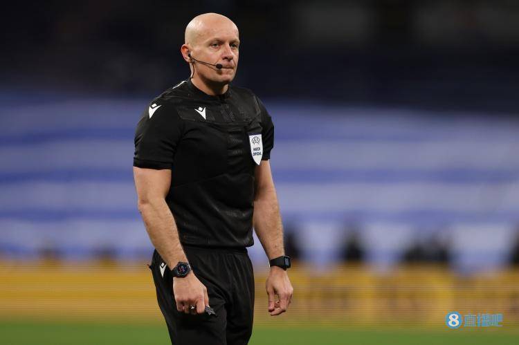 fifa官博致敬决赛主裁马齐尼亚克:经历一年半,成功走出心脏疾病_世界