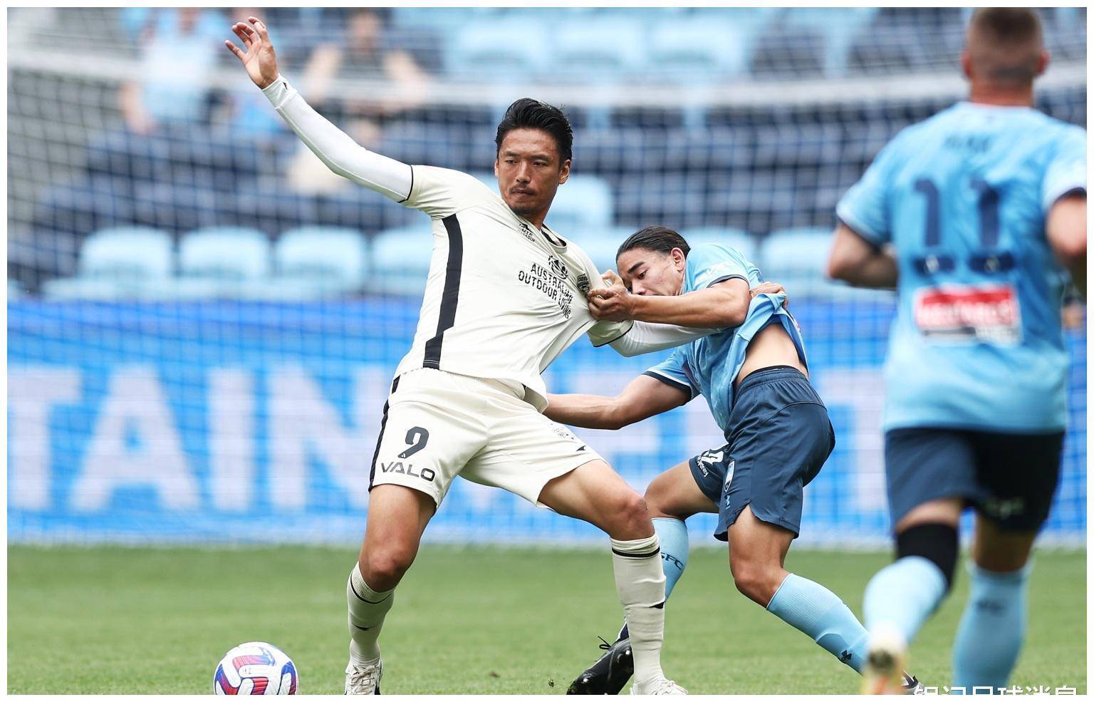 辗转三大洲,这位接近2米的日本中锋,依然在南半球保持着高效_联赛