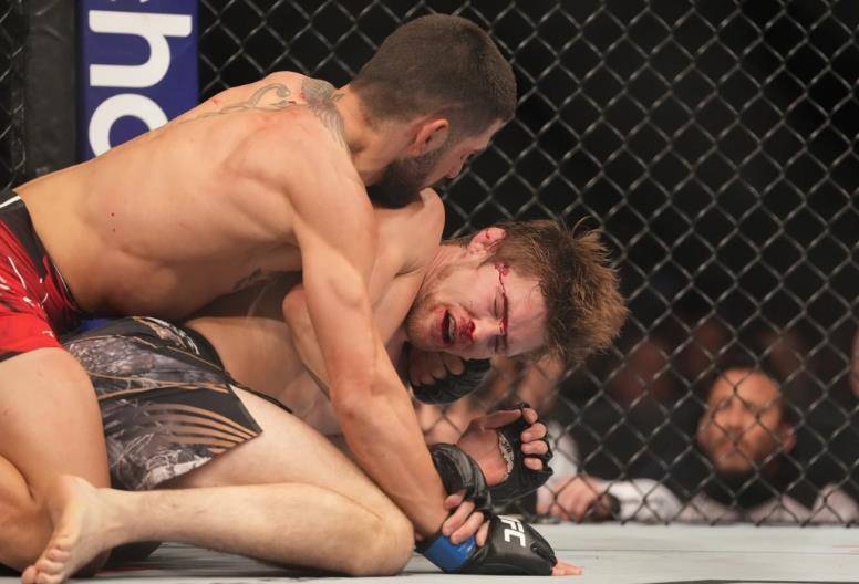 ufc 282战报:轻重冠军仍然空缺,平布莱特争议性获胜_回合_比赛_布拉乔