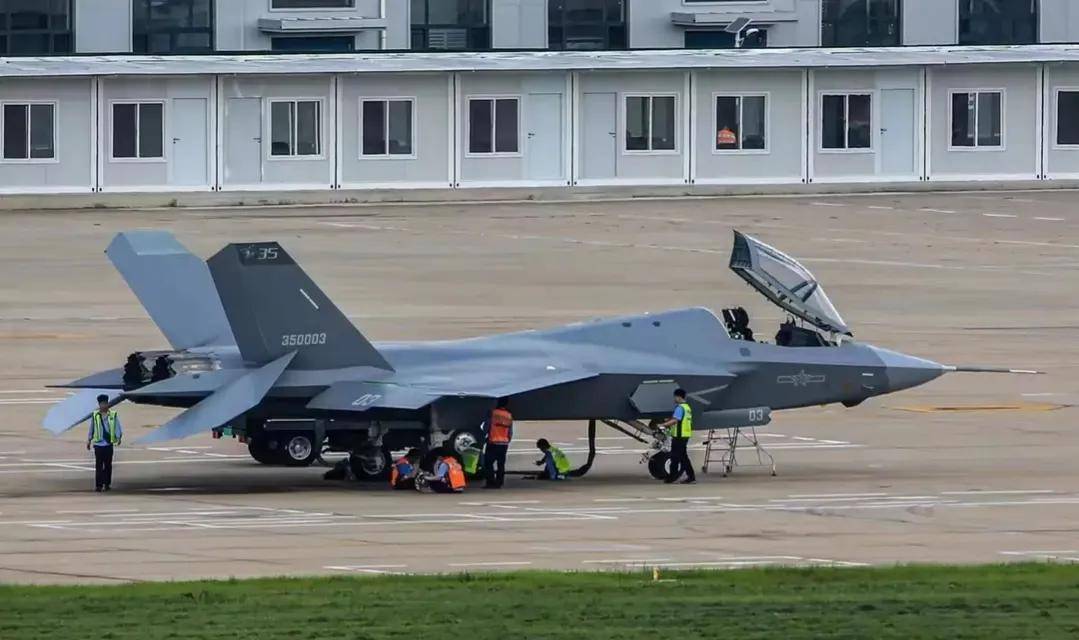 歼35或已取消空速管,服役在即!