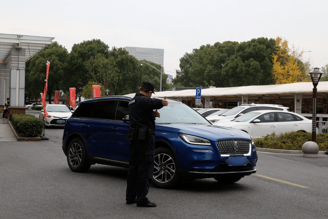 南湖保安为嘉兴市妇幼保健院建院90周年庆典护卫前行_活动_进行_寒风