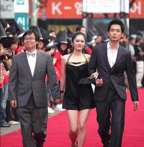 韩女星欲重返中国捞金,表示一年被骚扰上百次,上厕所都动手动脚