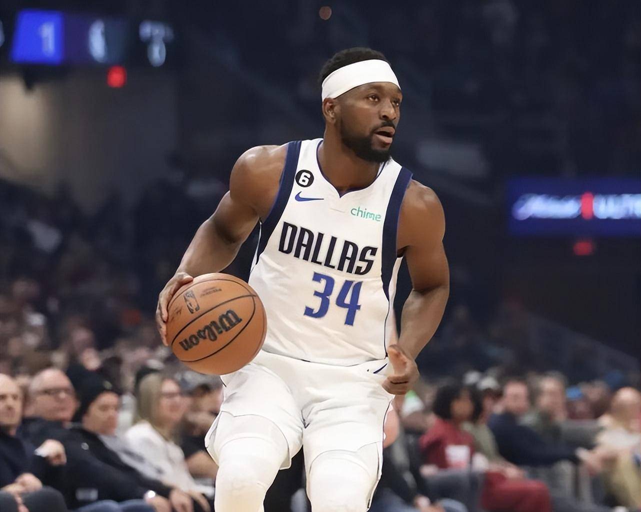 坎巴·沃克32分率独行侠差点掀翻骑士,两年前他还是全明星首发呢_比赛