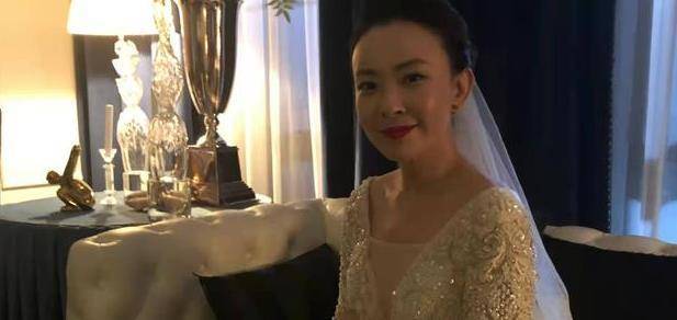 当王忆如悲情地点燃煤气自sha时,不由得想起,她绝望地质问简单:为什么