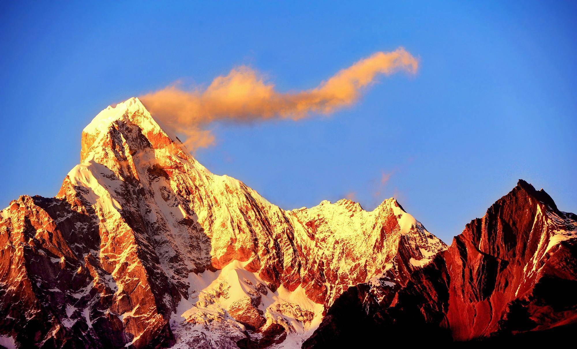 "东方圣山"四姑娘山,枫红叶黄,秋韵正浓_雪峰_世界_大自然