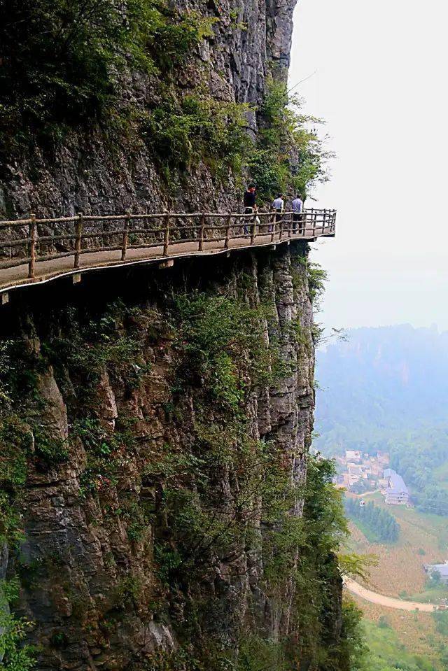 恩施大峡谷的绝壁长廊