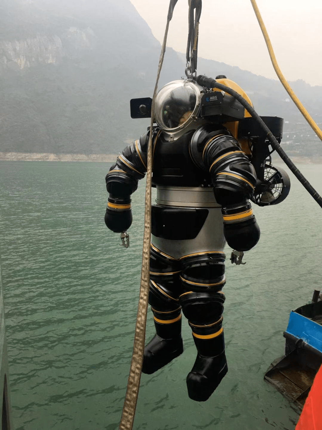 国内首套载人常压潜水系统"试水"成功!_海洋_长江_作业