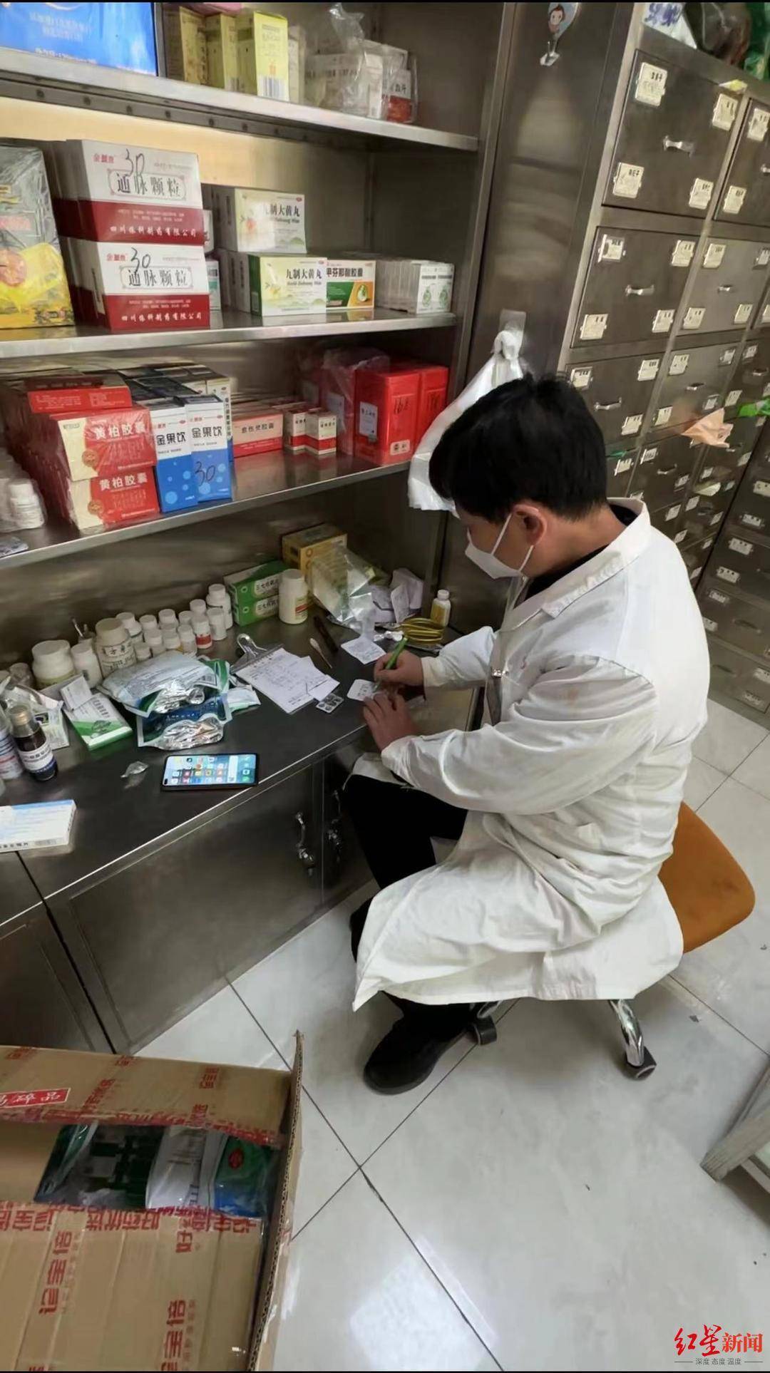 表示,这个药一瓶有100片,很多家庭买回去实际上根本没有那么大的用量