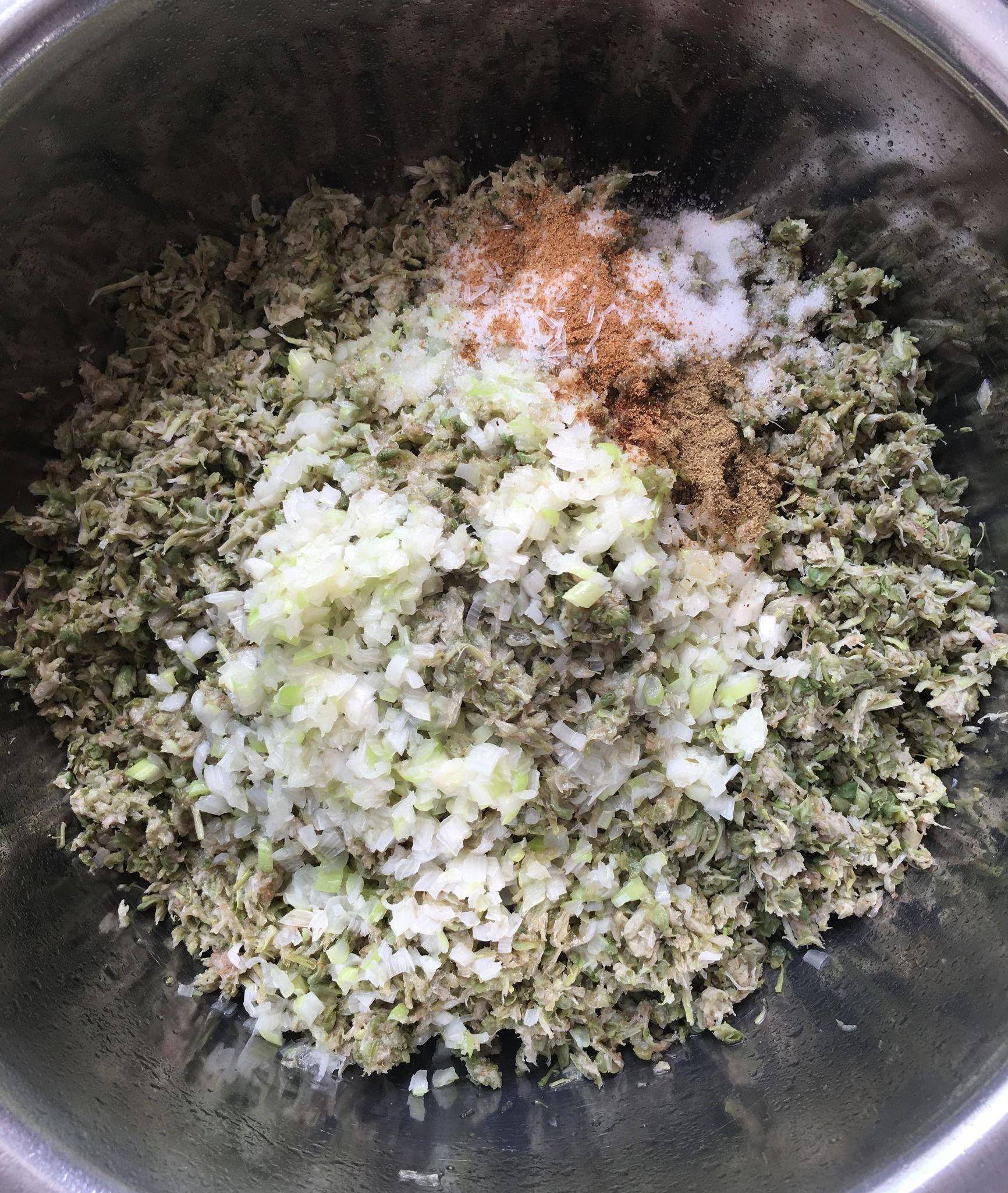 韭菜鸡蛋洋槐花饺子,现在能吃的上,太解馋了_凉水_冰箱_水分