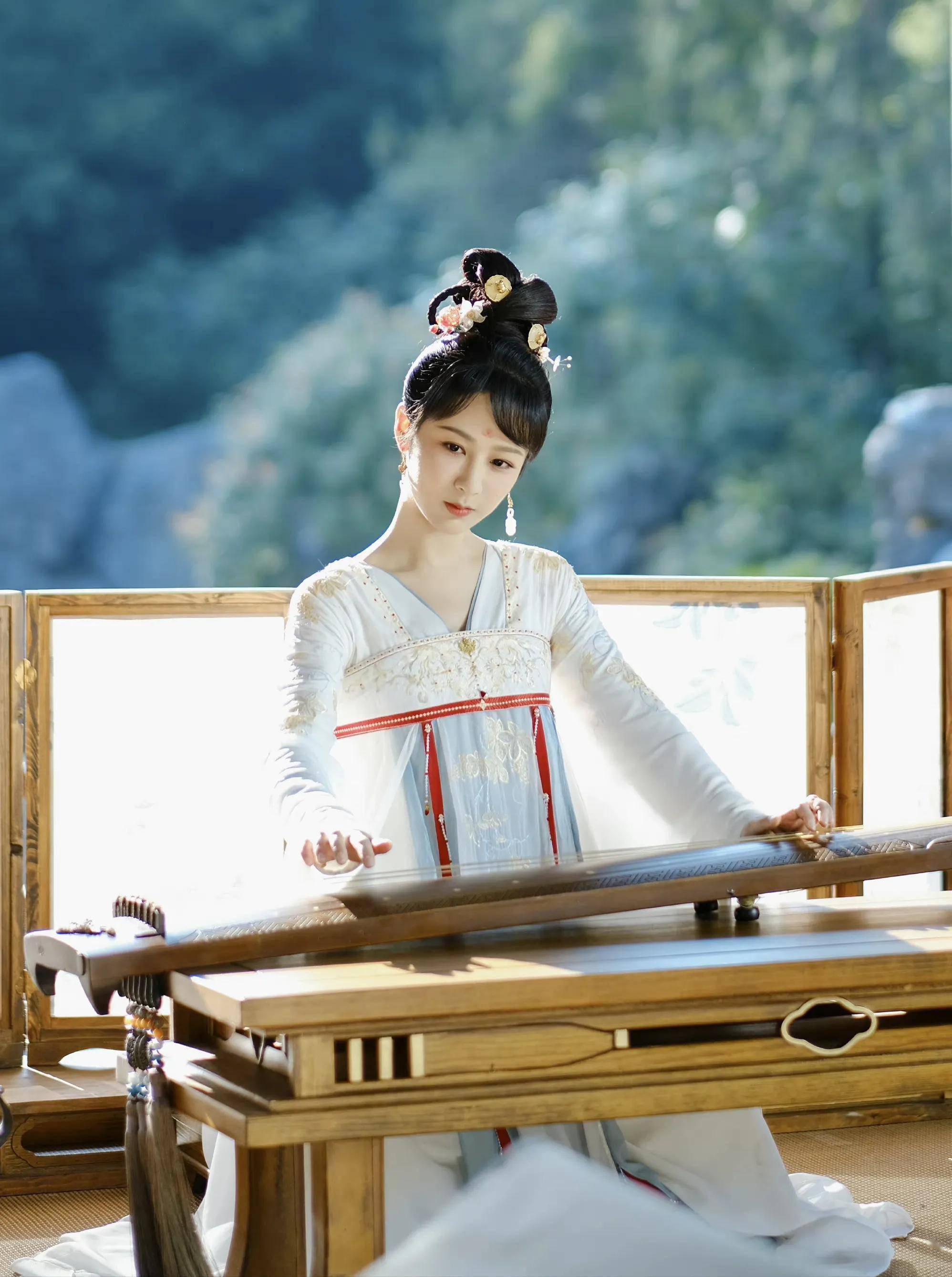 小萌妹杨紫时尚写真:美若天仙,闭月羞花