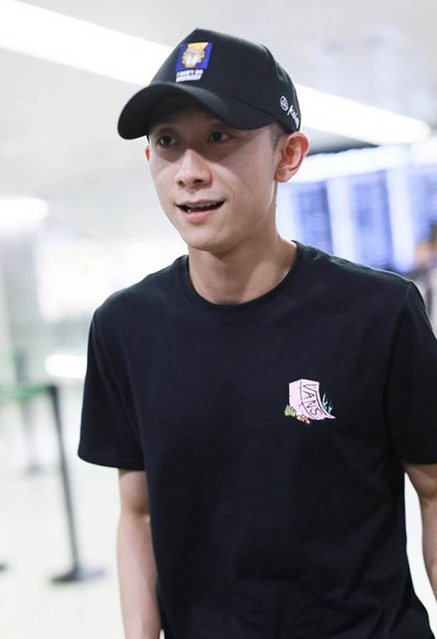 曾被张一山疯狂追求, 出道18年不温不火, 却靠怼章子怡走红全国_齐溪