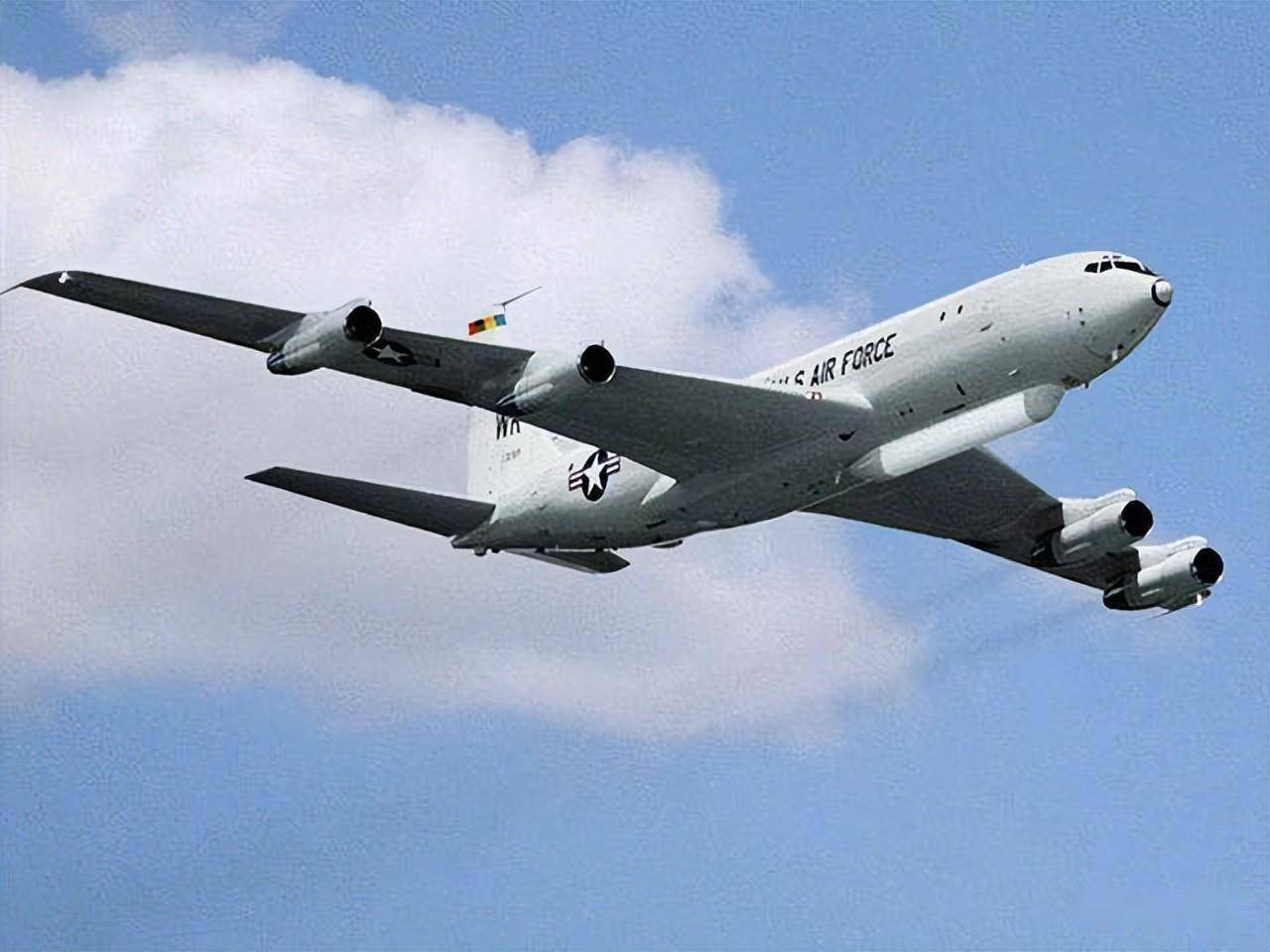 官宣:运20b版空中指挥机亮相,或成为空警3000"共形天线"原型_平台