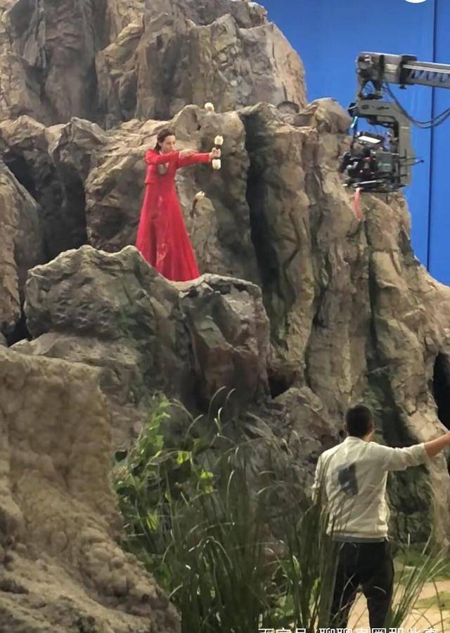 观众老爷们有没有谁知道红衣是凤九还是阿兰若呢?