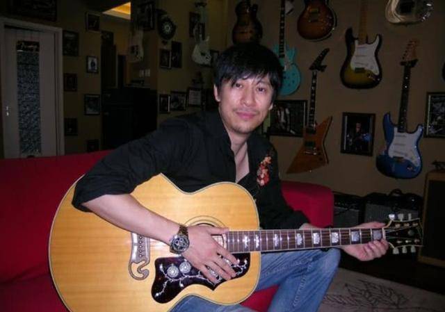 他曾14次登上舞台,被那英暗恋,章子怡也求合作,今50岁身价不菲_解晓东