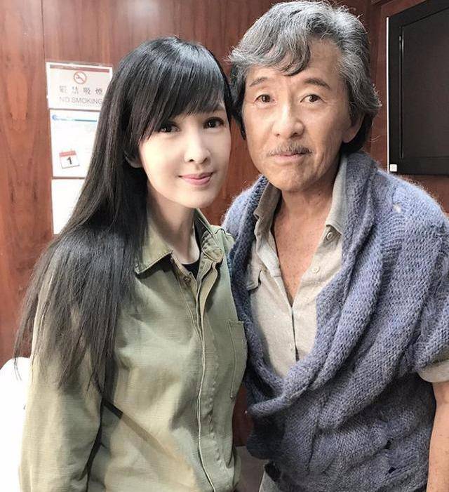 周慧敏再次和林子祥合影,跨越24年的照片对比!_岁月_演唱会_身体