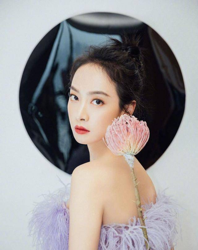 的车牌号是6666,刘亦菲的车牌号是66666;余文乐的老婆怀孕生娃坐月子