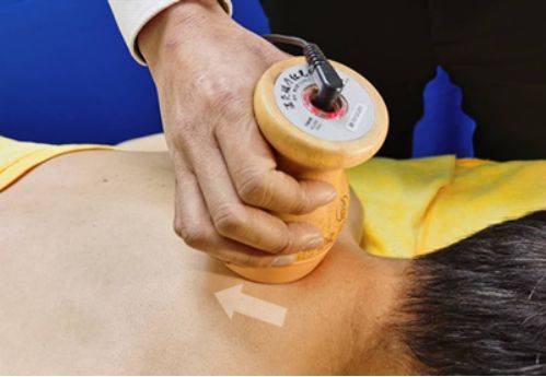 操作前准备好扶阳罐,对扶阳罐进行清洁,消毒并插上电源预热3~5分钟.