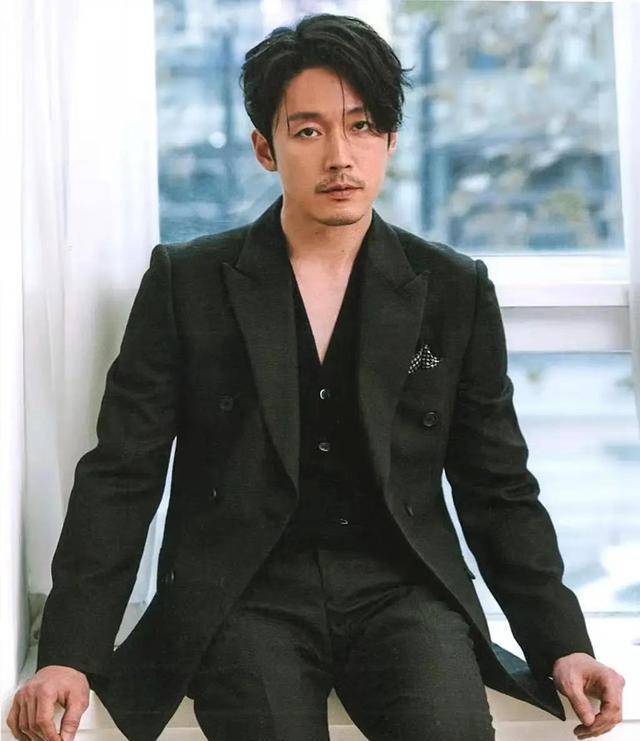 张赫47岁还能做到"不发面",这张脸不演主角我不服_帅哥_健身_年纪