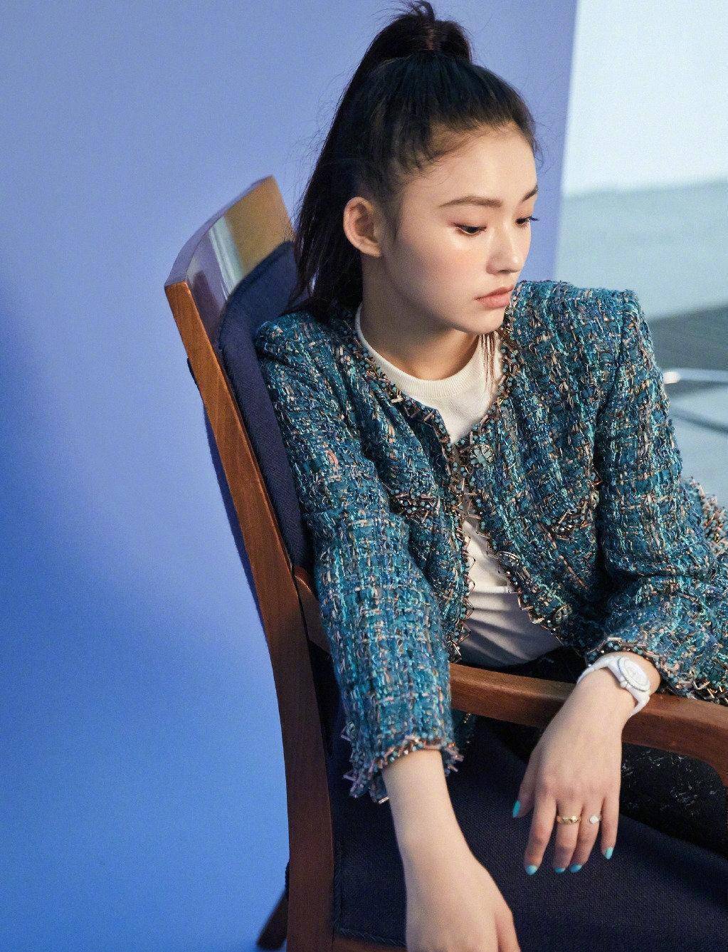 林允与ck解约,坚决维护主权问题,而张艺兴却在ck问题上犹豫不决_中国