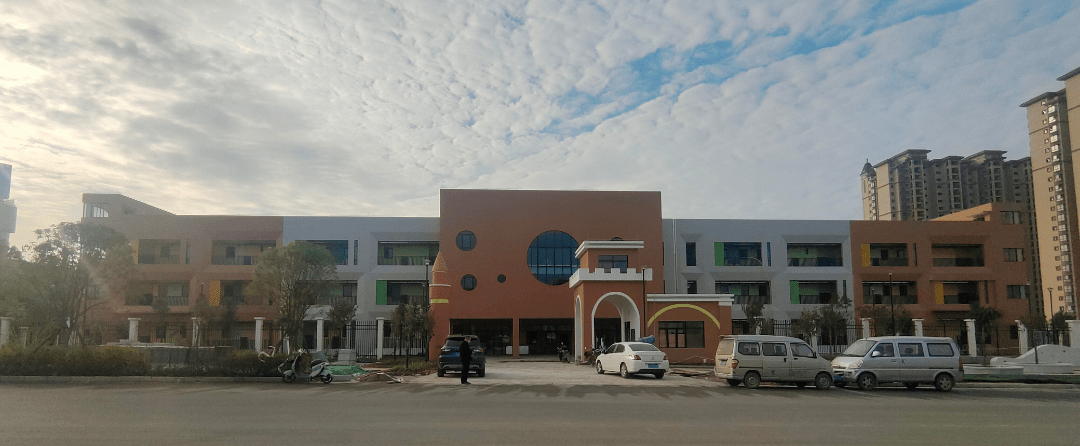 报的这里,感觉还可以,我的孩子和你家的差不多大,我目前报的是托儿所