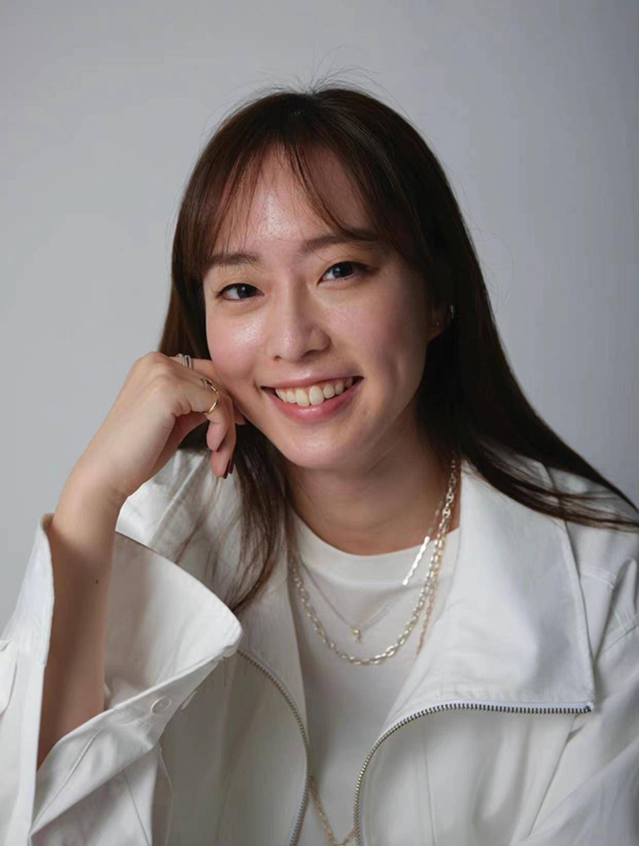 石川佳纯梳着披肩发,女人味十足_中国_球迷_水平