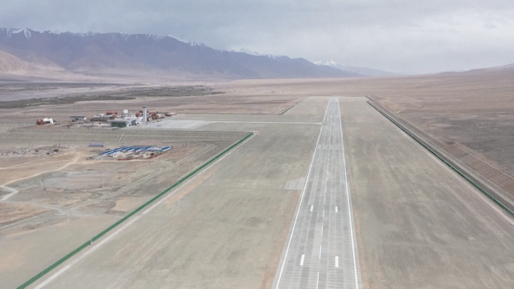 首个高高原机场正式在新疆喀什通航运营,这种建设难在哪?
