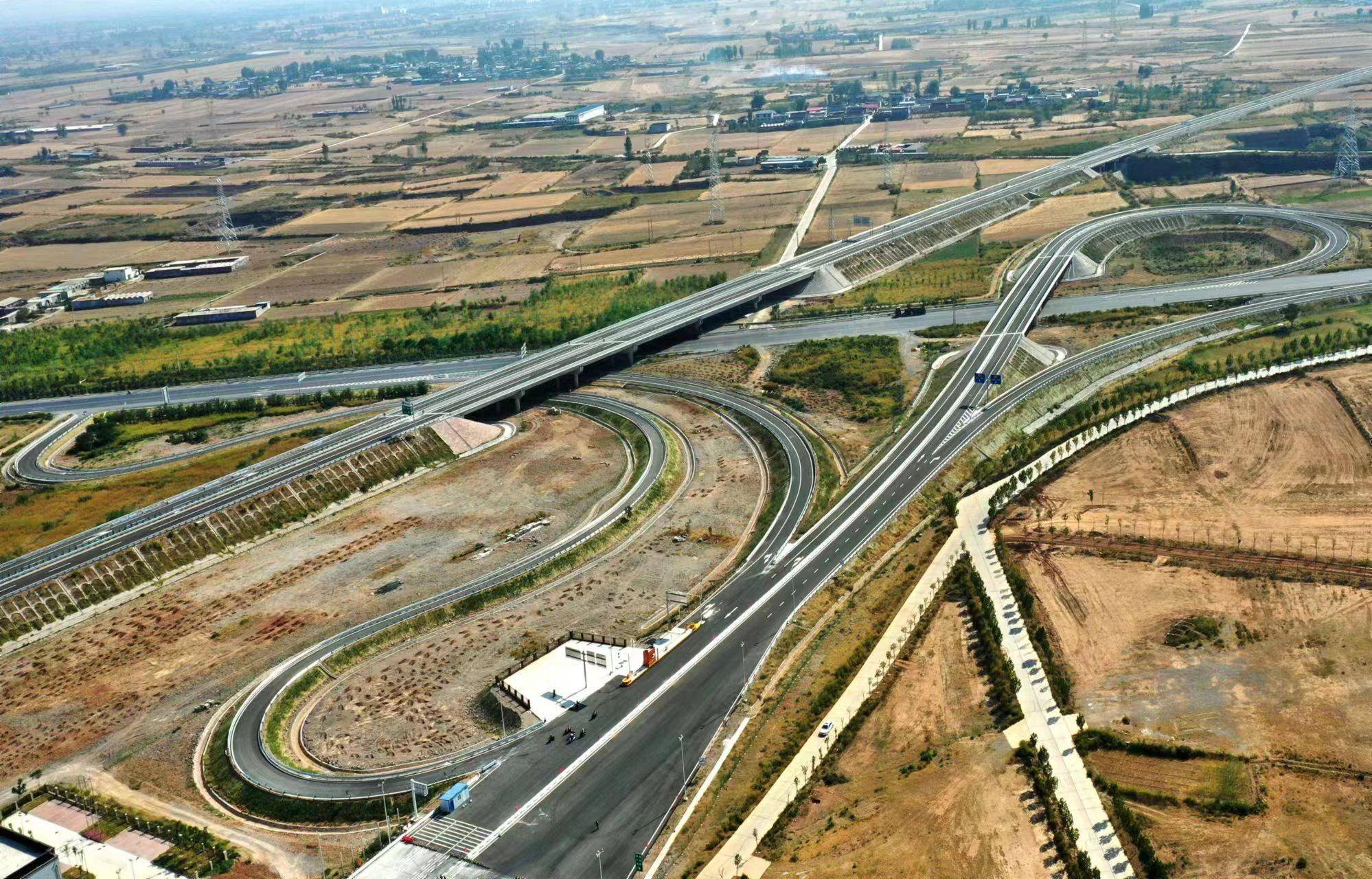 此次辉县市境内的沿太行,新晋和鹤辉高速建成通车,使辉县高速实现零的