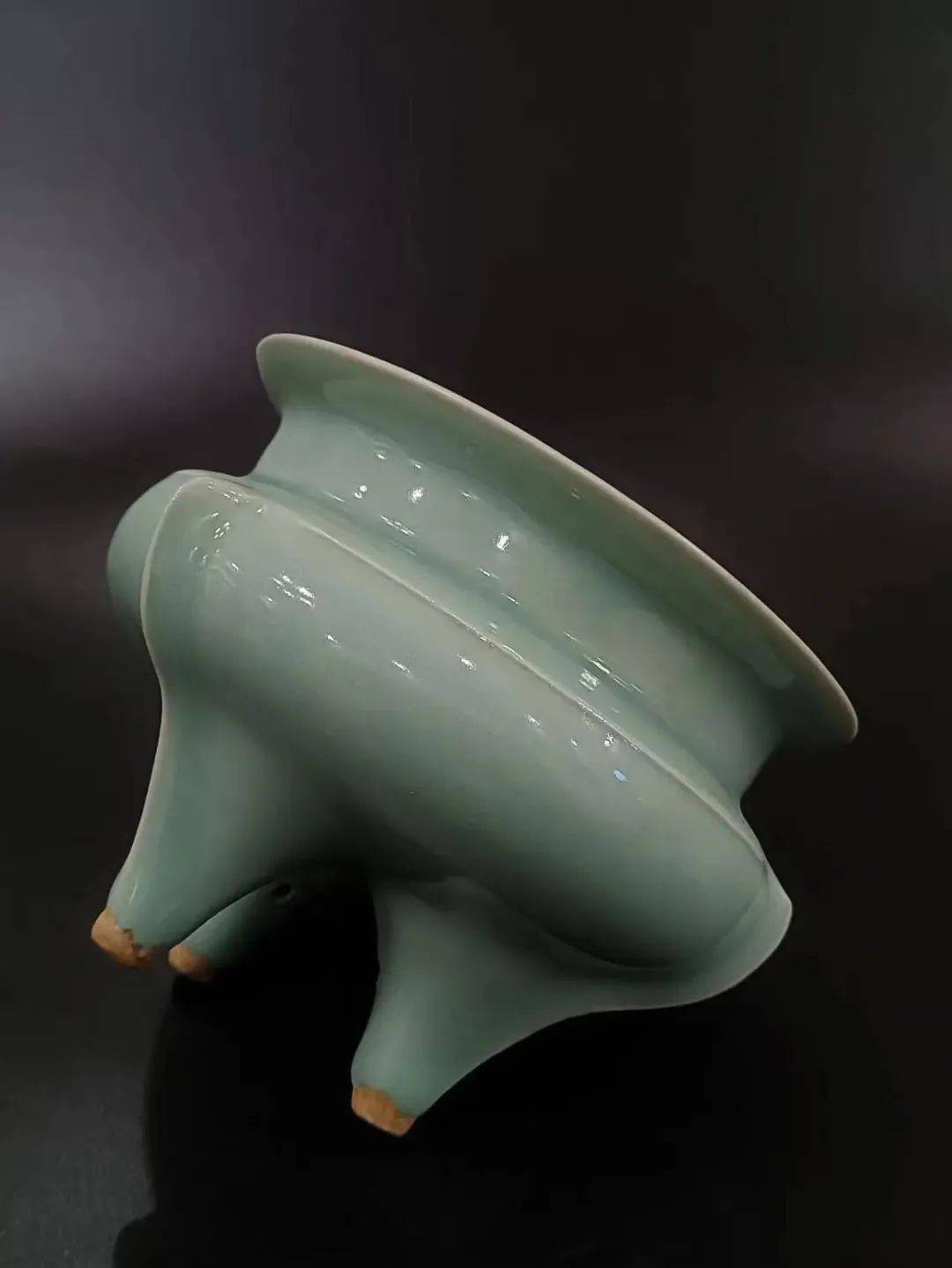 这种经典的瓷炉:已成为闲钱追捧的对象_龙泉窑_香炉_cm