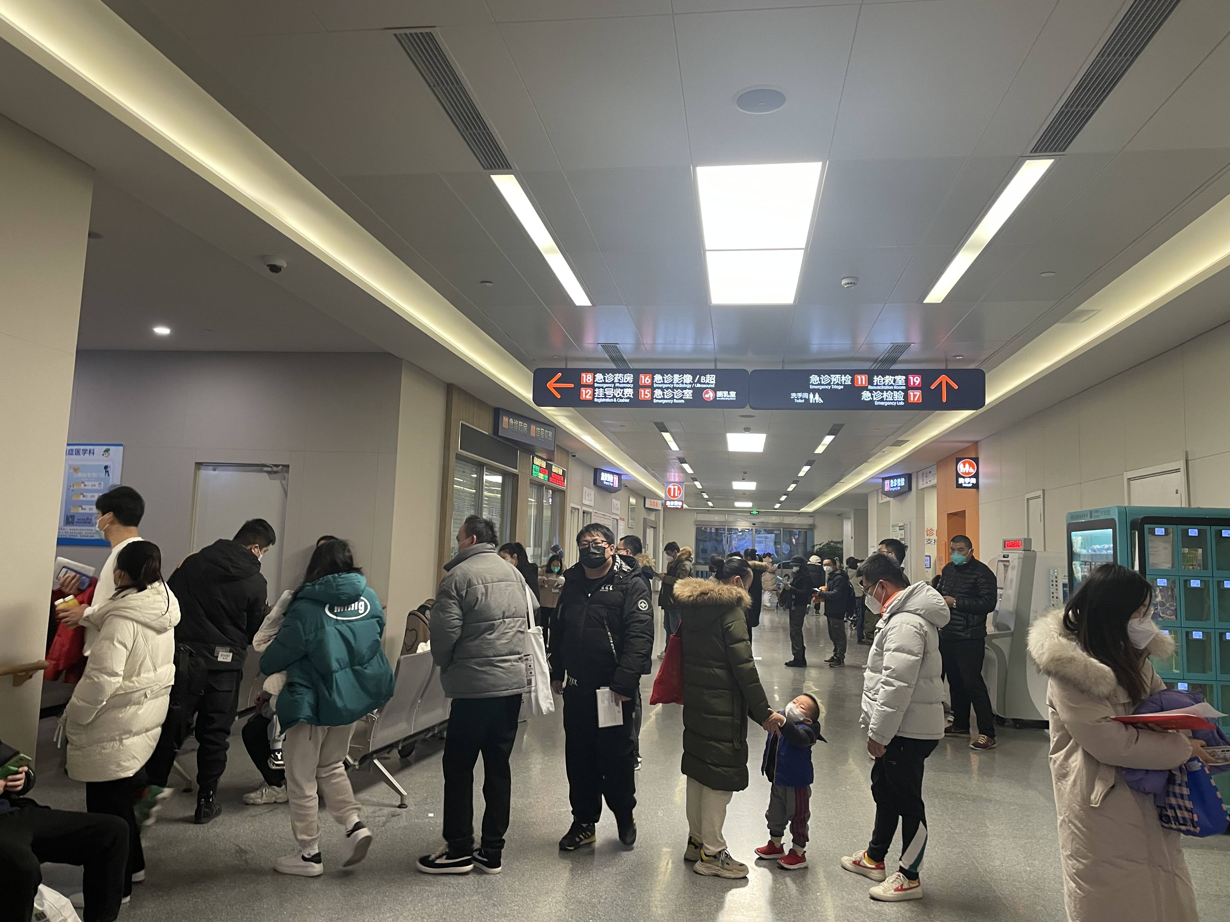 上海新华医院:近半感染医护已返岗,成人儿科双线作战收治不停顿_急诊