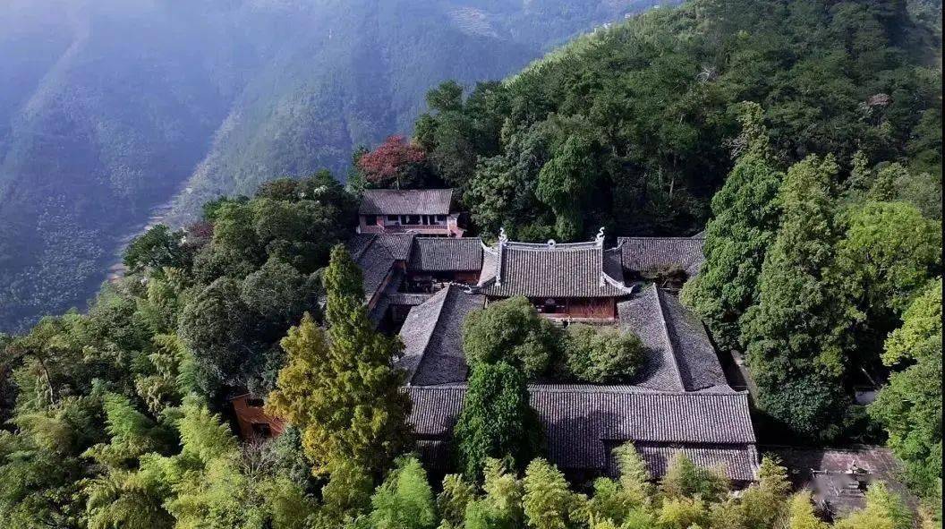 隋开皇十七年(597年),智者大师圆寂后,后人在此处建塔.