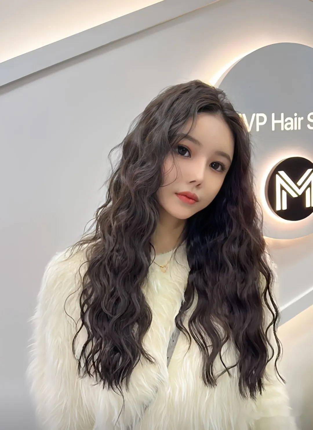 还真的超级有少女感的一款烫发这款发型不管短发中长发长发都非常