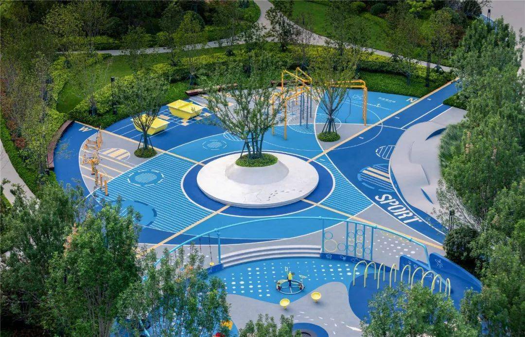 临近海湾,我们希望场地的独特性与社区生活结合在一起,营造海湾里的