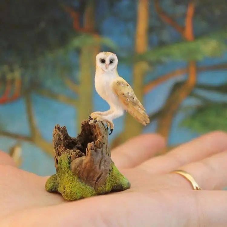 魔鬼般的细节控,她制作的微缩雕塑,比手指还要小_作品_动物_凯蒂