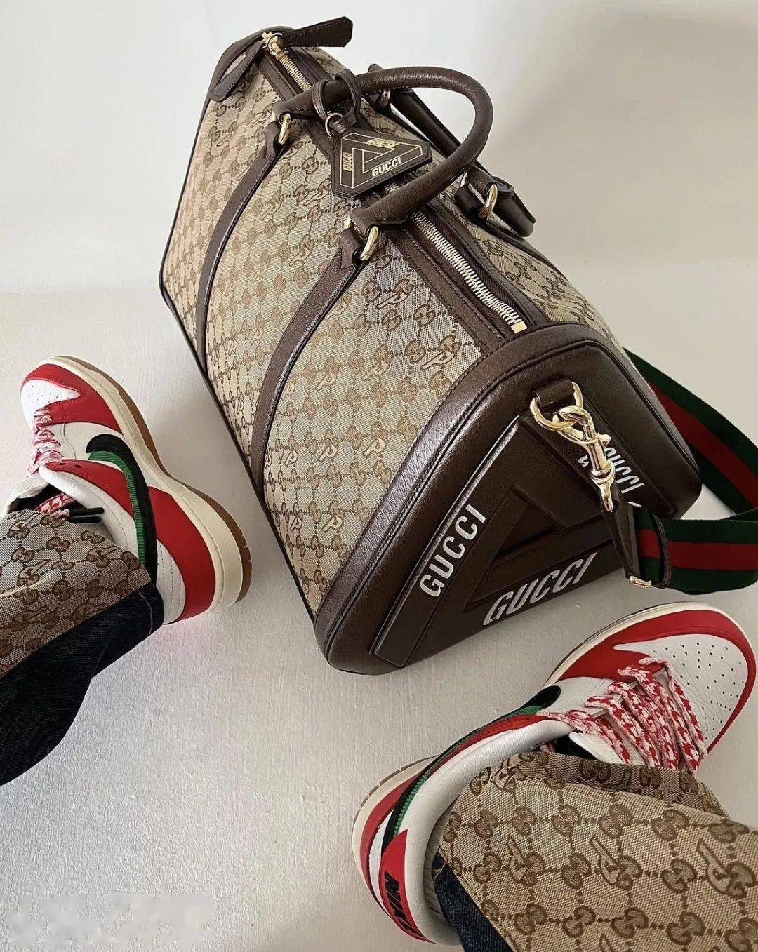 无数个绝版包包都能在这个藏宝阁里找到