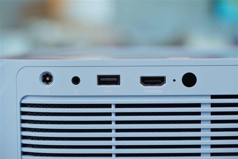 千元高颜值！联想小新100智能投影仪晨曦蓝评测：家庭影院入门就选它了