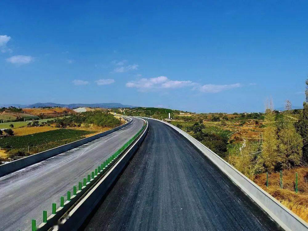 宾鹤高速宾川段建成 西邑特长隧道贯通