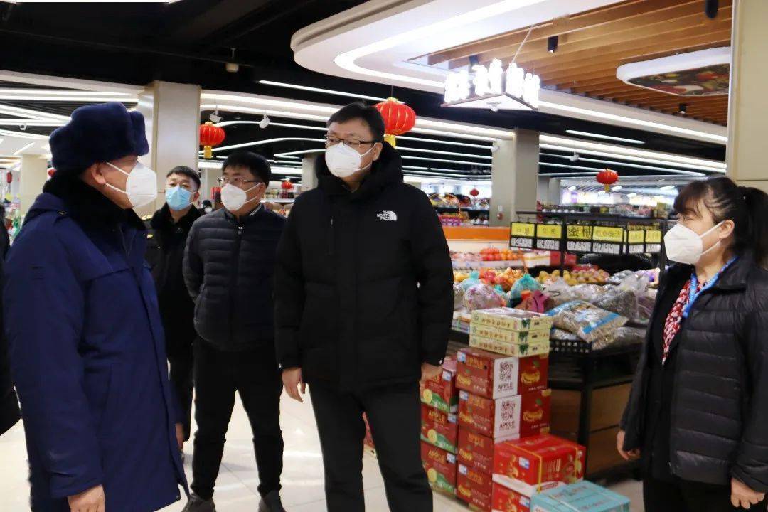 杨晓冰先后来到延百超市,海兰江滑雪场,长春燃气(龙井)有限公司,听取