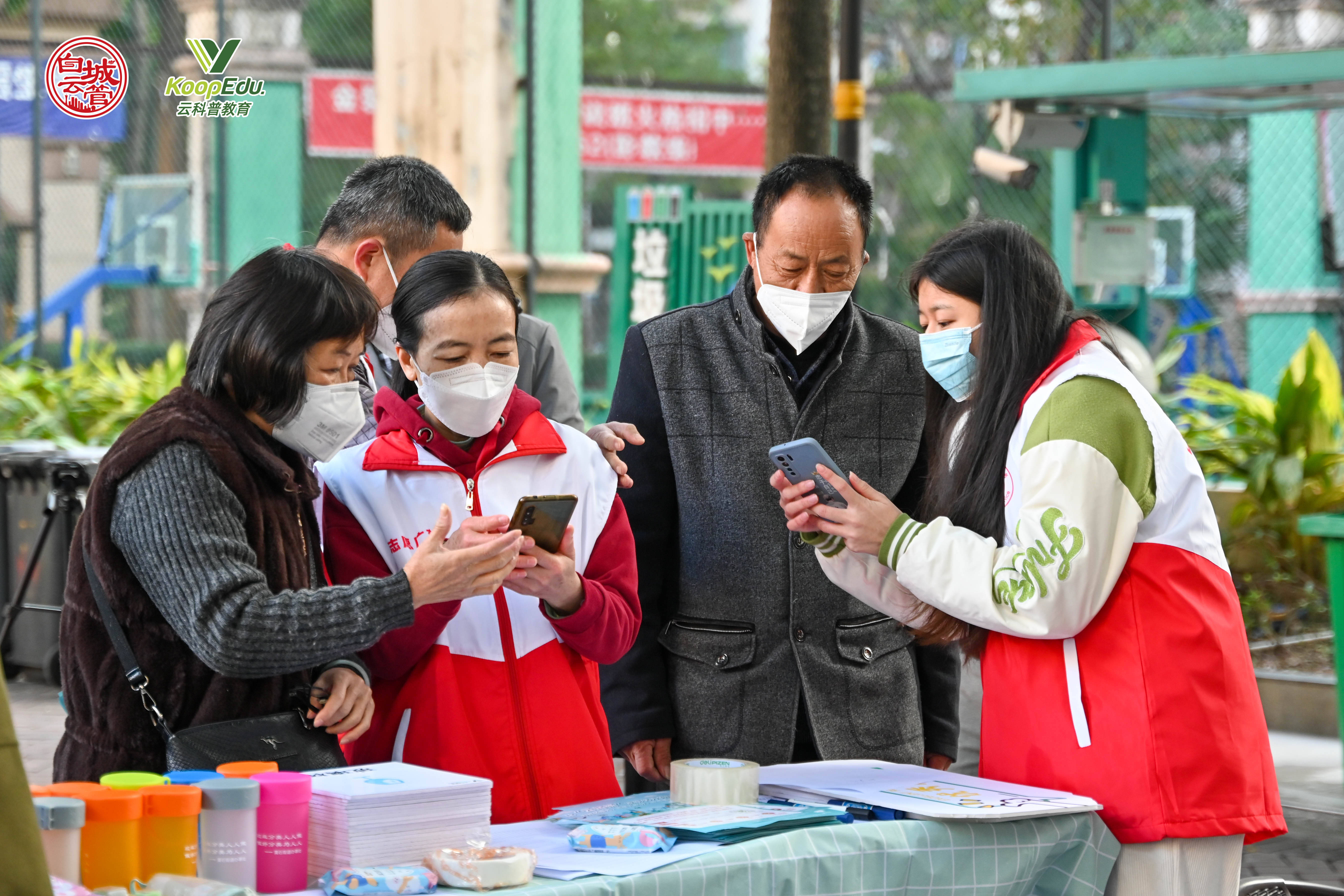 广州市白云区在全国首创“云站桶” 寻找垃圾分类“优秀居民”