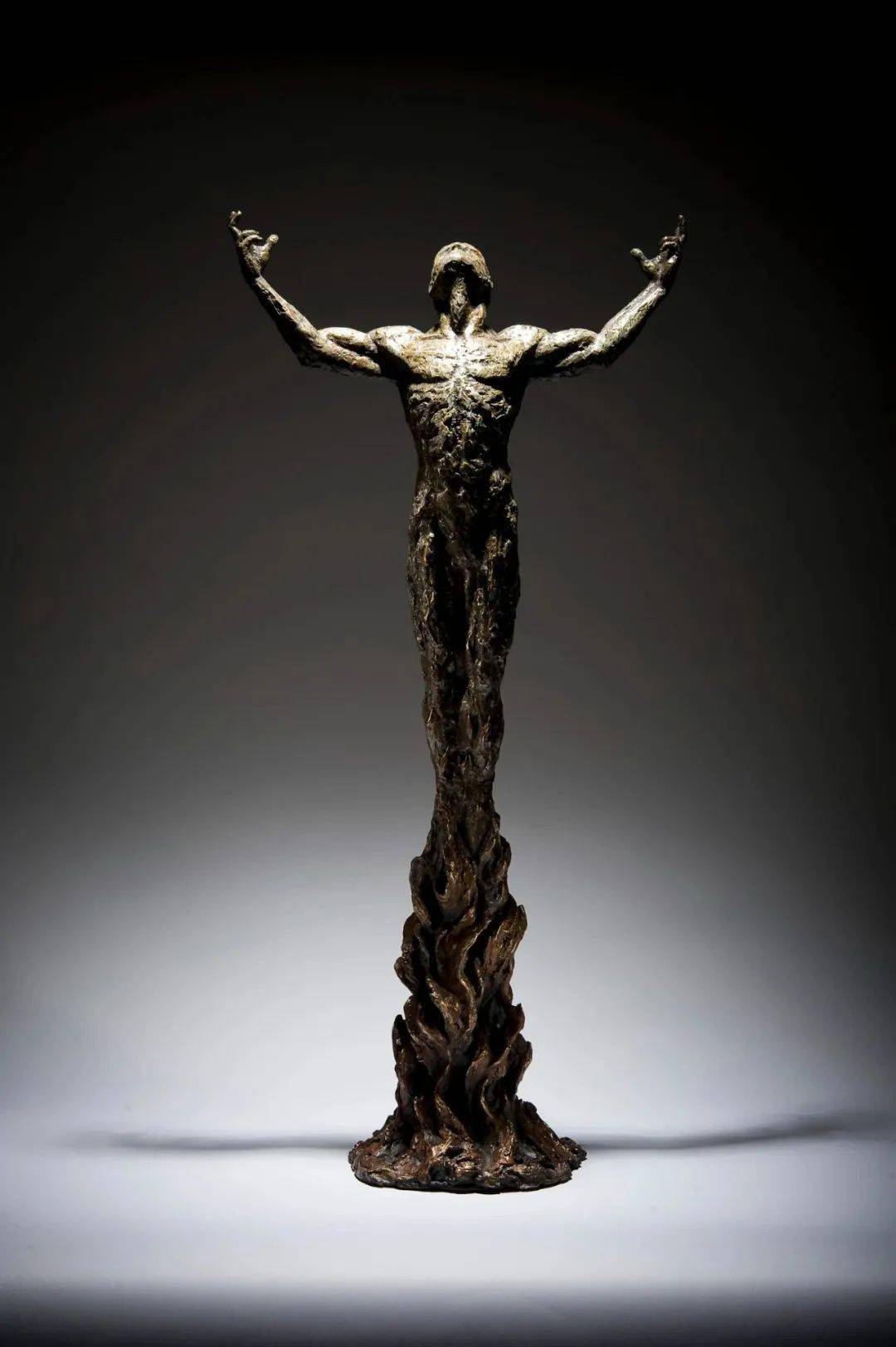 ian edwards | 渴望挣脱一切枷锁与桎梏_雕塑_作品_形式