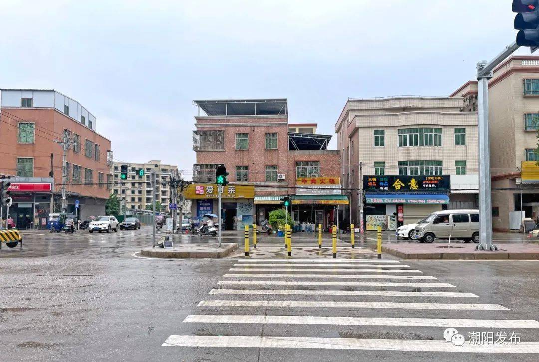 医院和居民区,与多条县,乡道交会,共有18个交通路口,沿线服务人口约